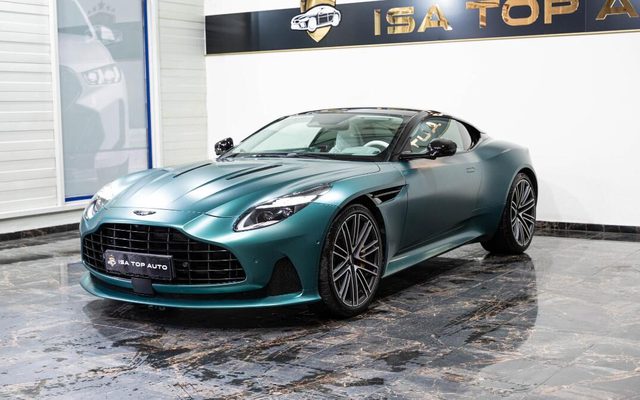 Aston Martin DB12 2024