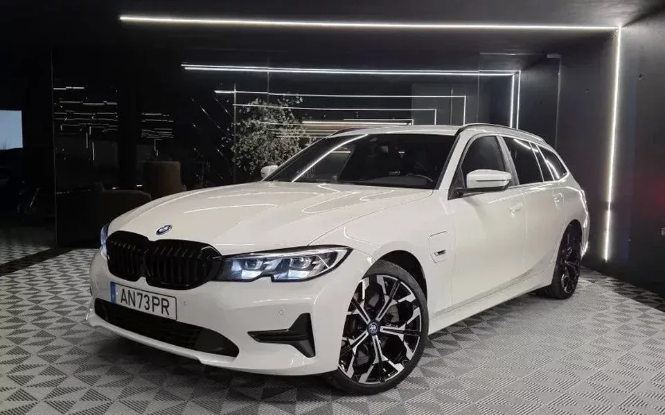 BMW 320 e Line Sport Auto