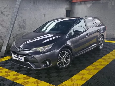 Toyota Avensis Touring Sports 1.6 D-4D Luxury+GPS
