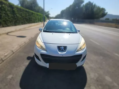 PEUGEOT 207 Confort 1.4 75