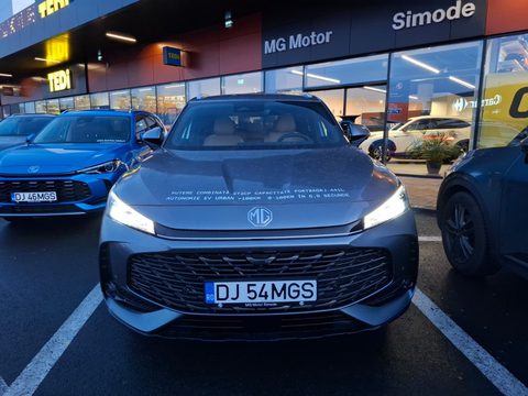 MG HS 2025