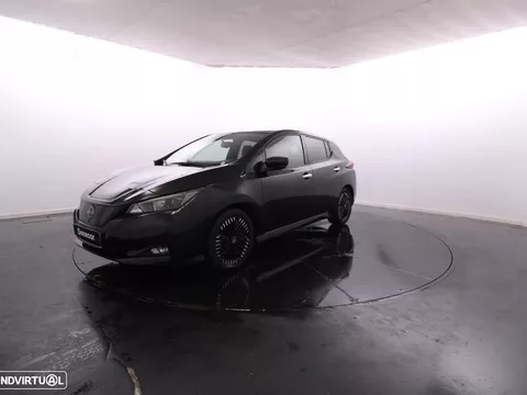 Nissan Leaf N-Connecta Two Tone
