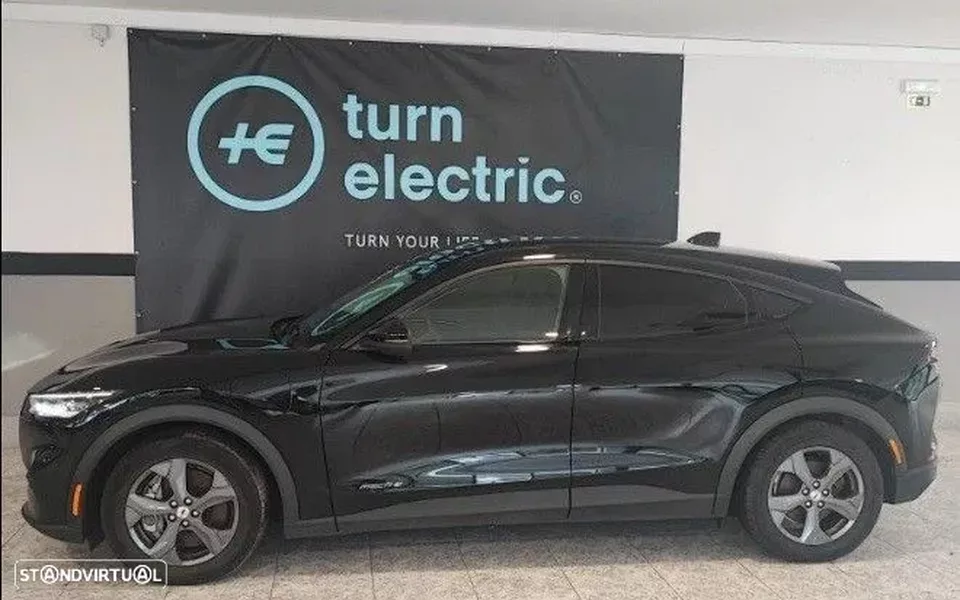 Ford Mustang Mach-E 75.7 kWh Base