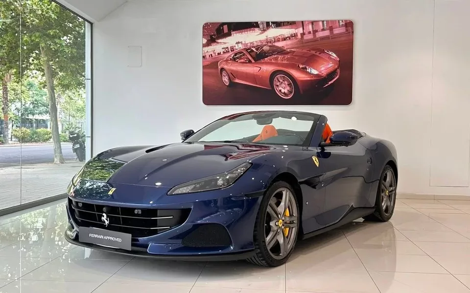 FERRARI Portofino Portofino M