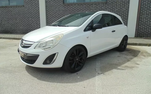 Opel Corsa 1.2 Black Edition 129g