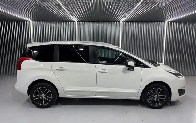 PEUGEOT 5008 5008 1.2 PureTech S&S Style 7 pl. 130