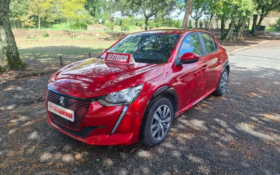 Peugeot e-208