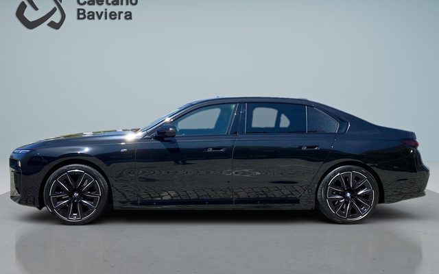 BMW I7