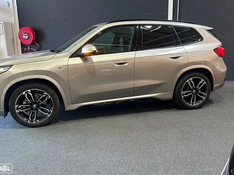 BMW iX1 eDrive20 Pack Desportivo M