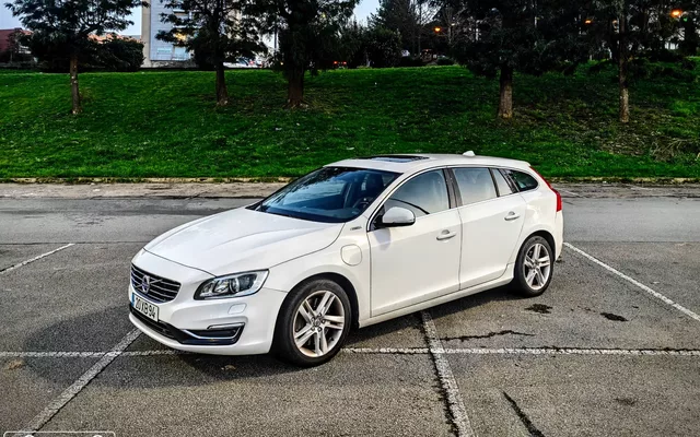 Volvo V60 2.4 D6 R-Design Sum.AWD Phev