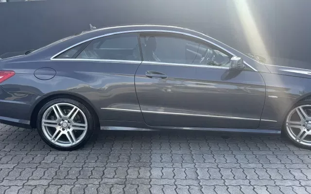 Mercedes-Benz E 220 CDi BlueEfficiency Auto