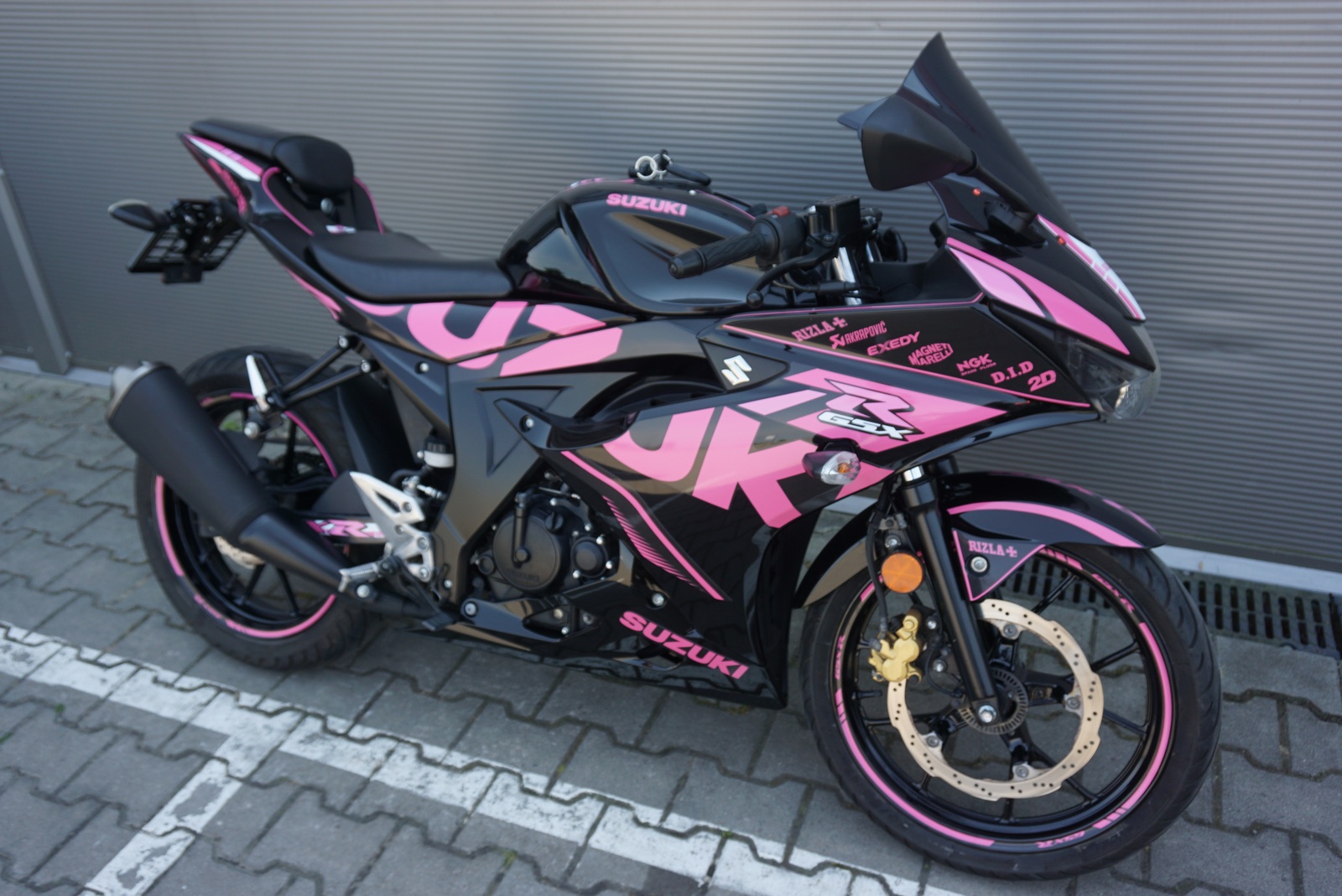 Suzuki GSX-R 125 GSXR PINK