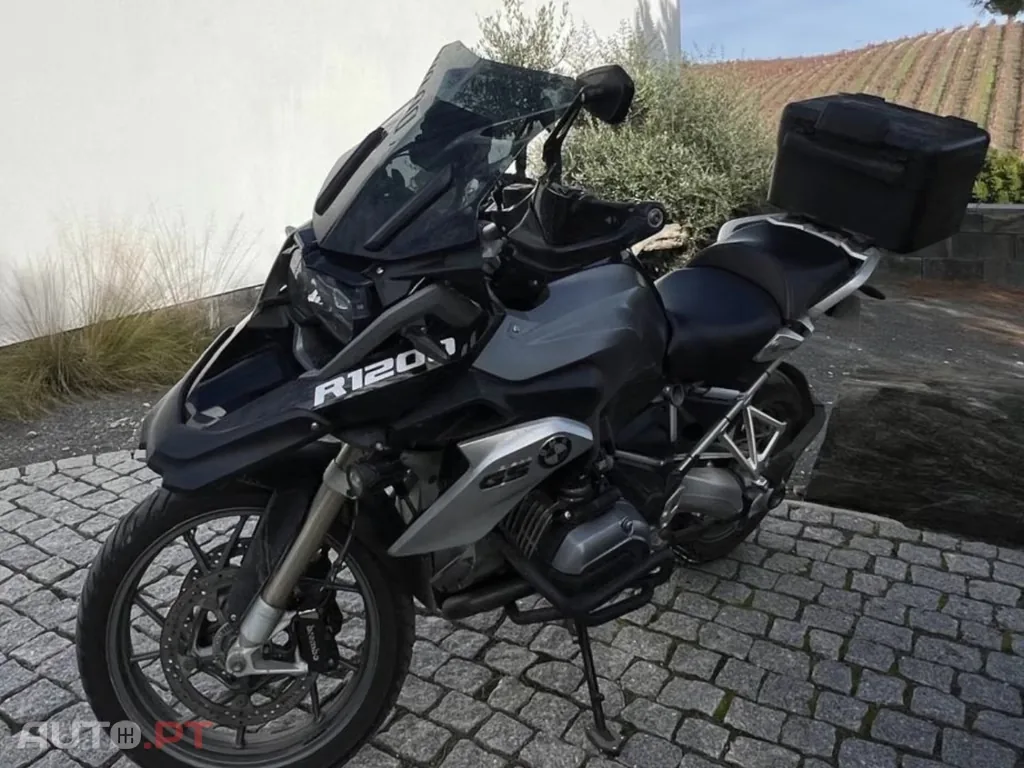 R BMW Triplo Black