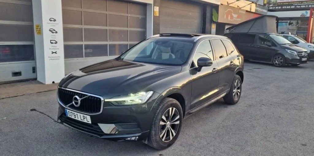 VOLVO XC60 XC60 B4 Essential FWD Aut.