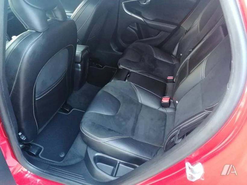 VOLVO V40 V40 D2 R-Design Momentum 115