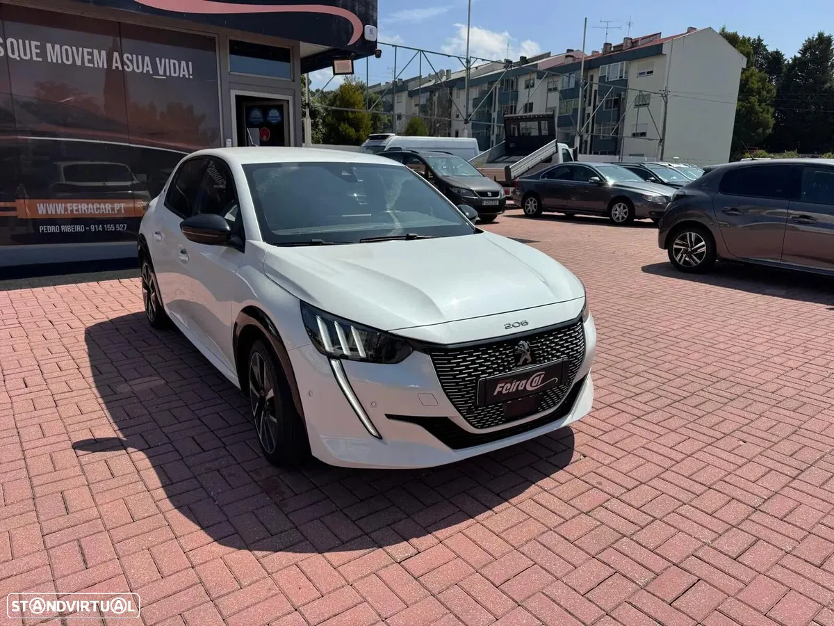Peugeot e-208