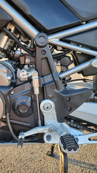 Adventure touring Aprilia Tuareg 660, accesorizata
