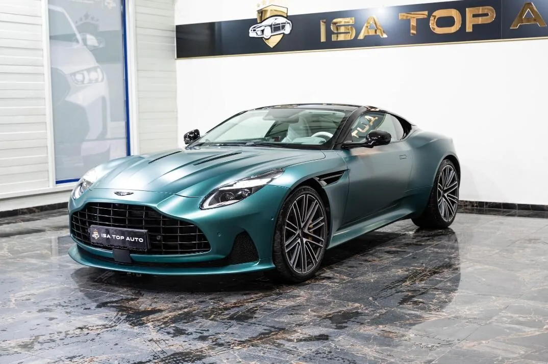 Aston Martin DB12 Volante 2024