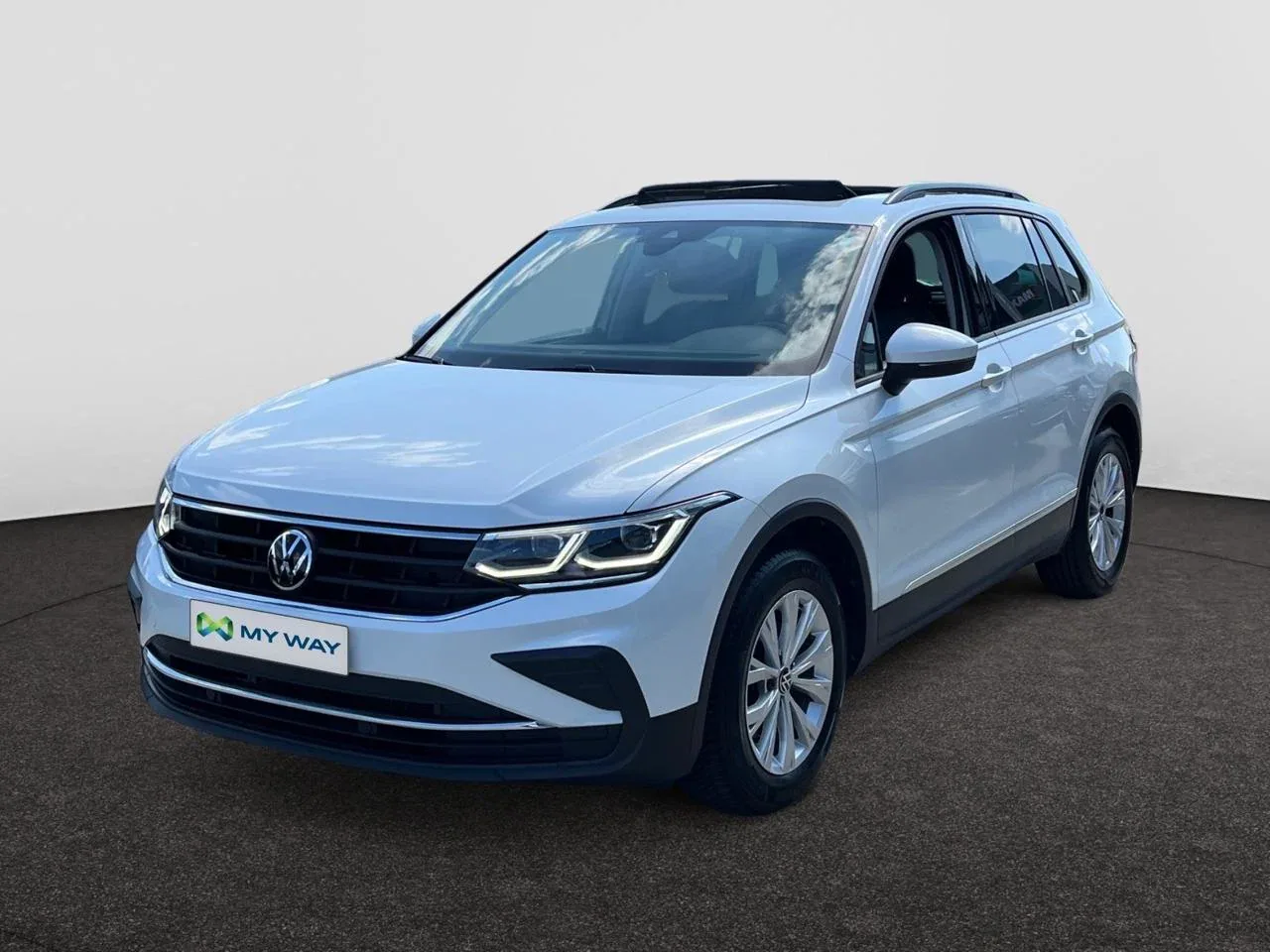 VOLKSWAGEN Tiguan AUTOMAAT*150PK*PANODAK*CARPLAY*GPS*CAMERA*SENSOREN*