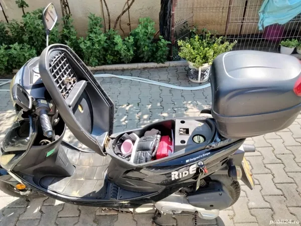 Scuter pe benzină