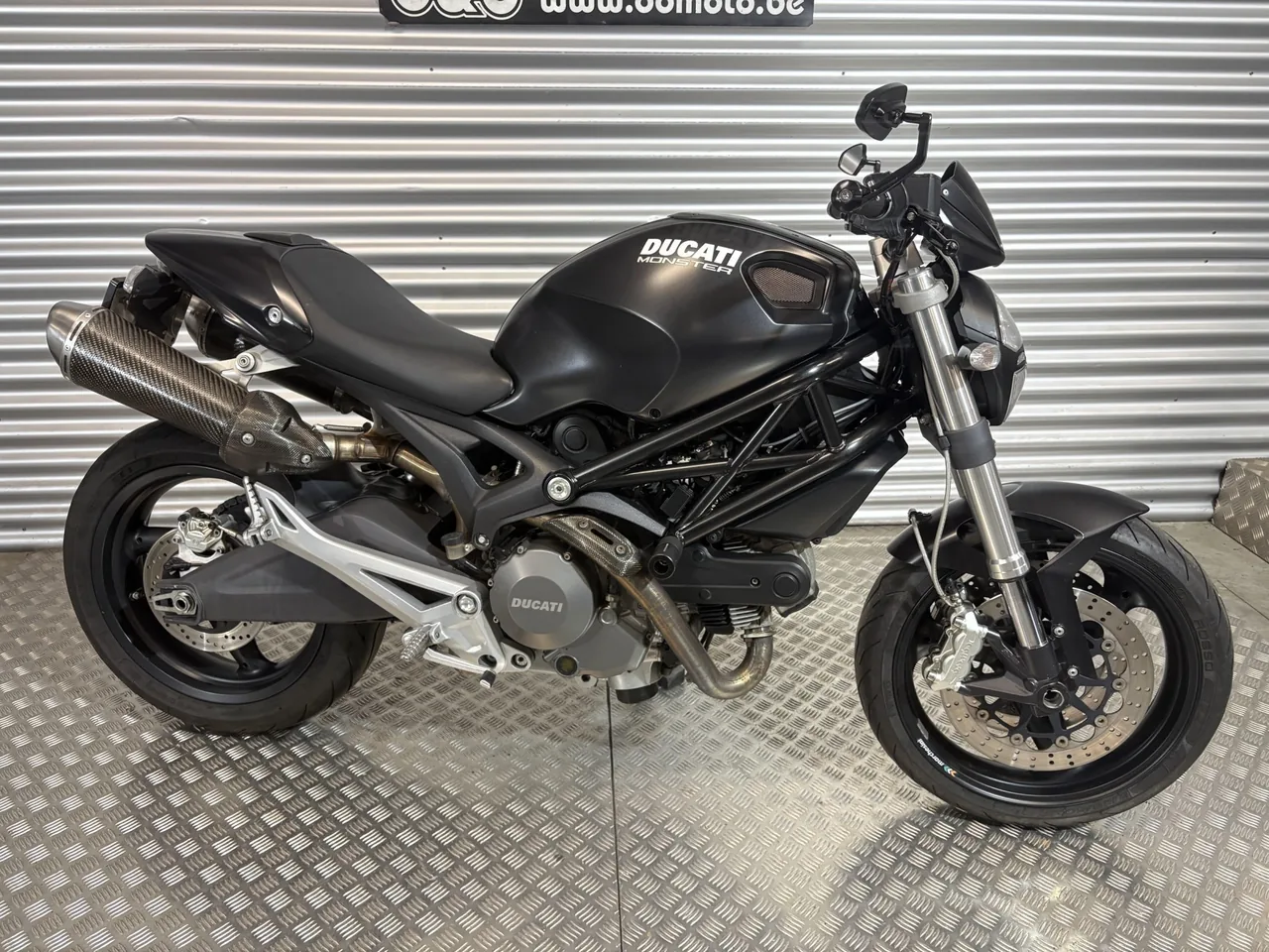 DUCATI M696 MONSTER