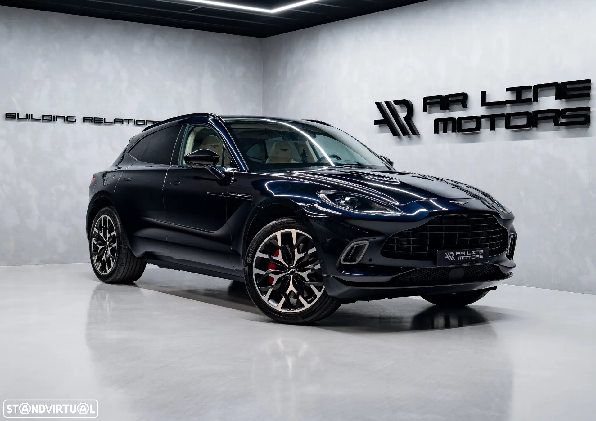Aston Martin DBX Standard