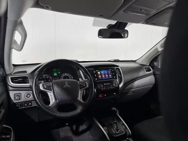 Mitsubishi L200 2018 2.4 DI-D CD Instyle Strakar AT 4WD