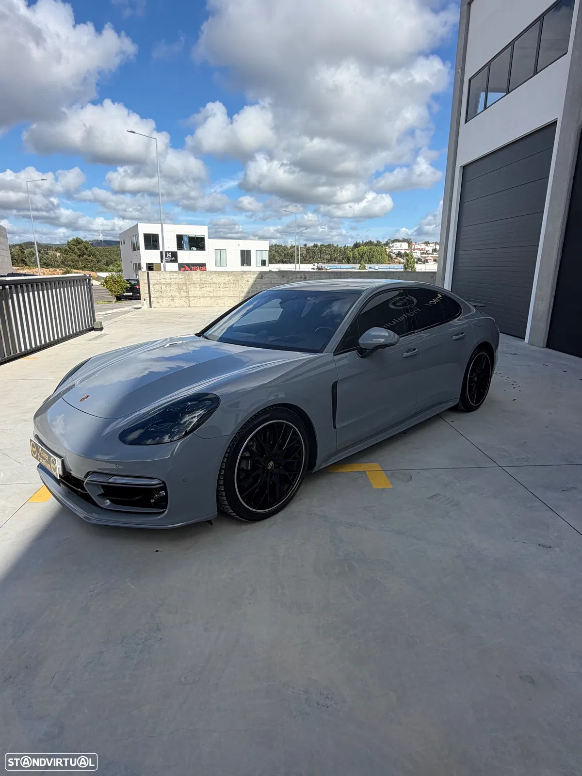 Porsche Panamera 4 E-Hybrid Platinum Edition com PDLS