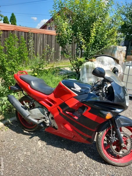 Vind motocicleta Honda CBR 600F2