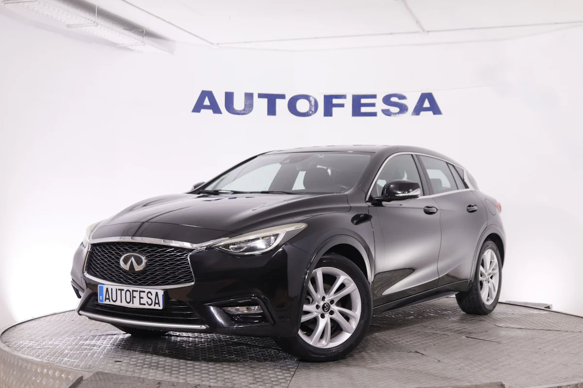 Infiniti Q30 1.5D PREMIUM AUTO 109CV 5P# NAVY, PARKTRONIC