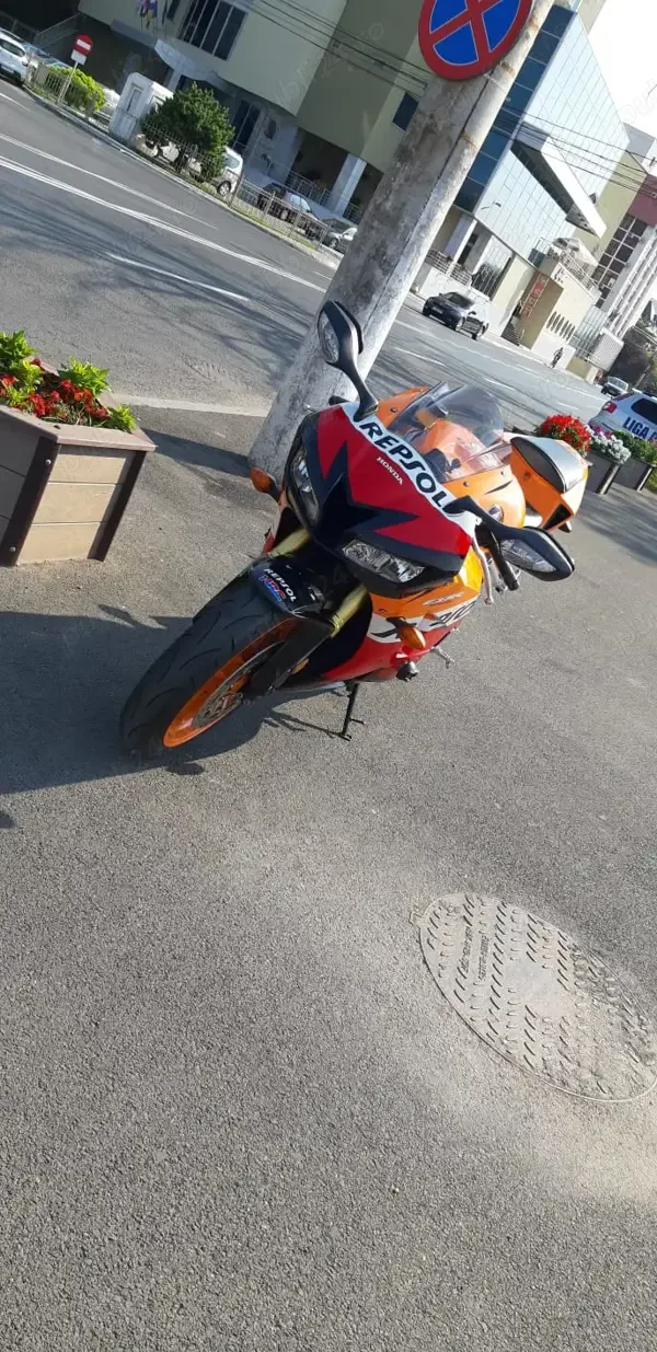 Moto Honda cbr rr repsol 600 cc